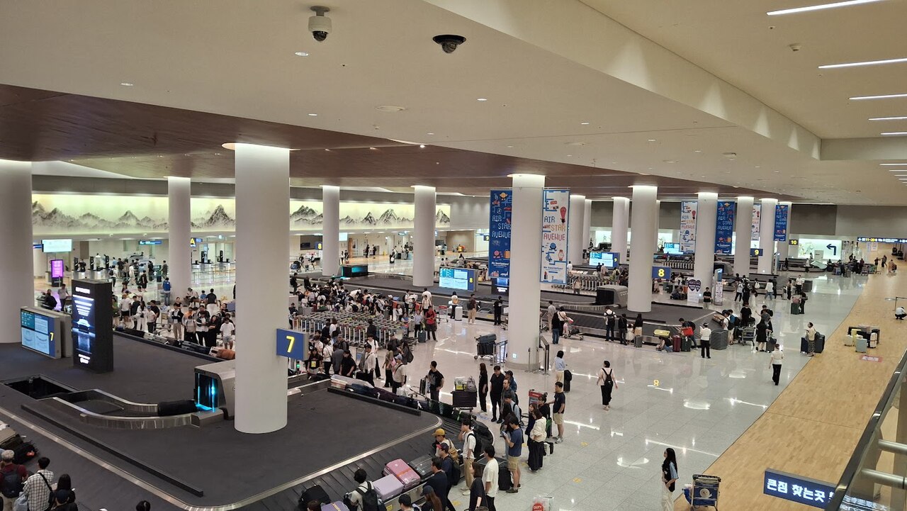 Zona de recogida de equipaje de la Terminal 2 de Incheon; los mostradores están al salir a la sala de llegadas